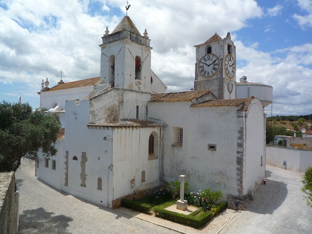 Igreja antiga em Tavira, Algarve, Portugal