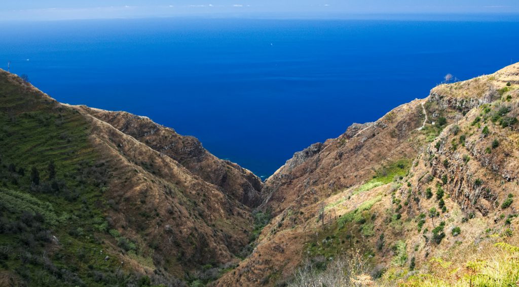 O encontro da montanha com o mar na Ilha da Madeira