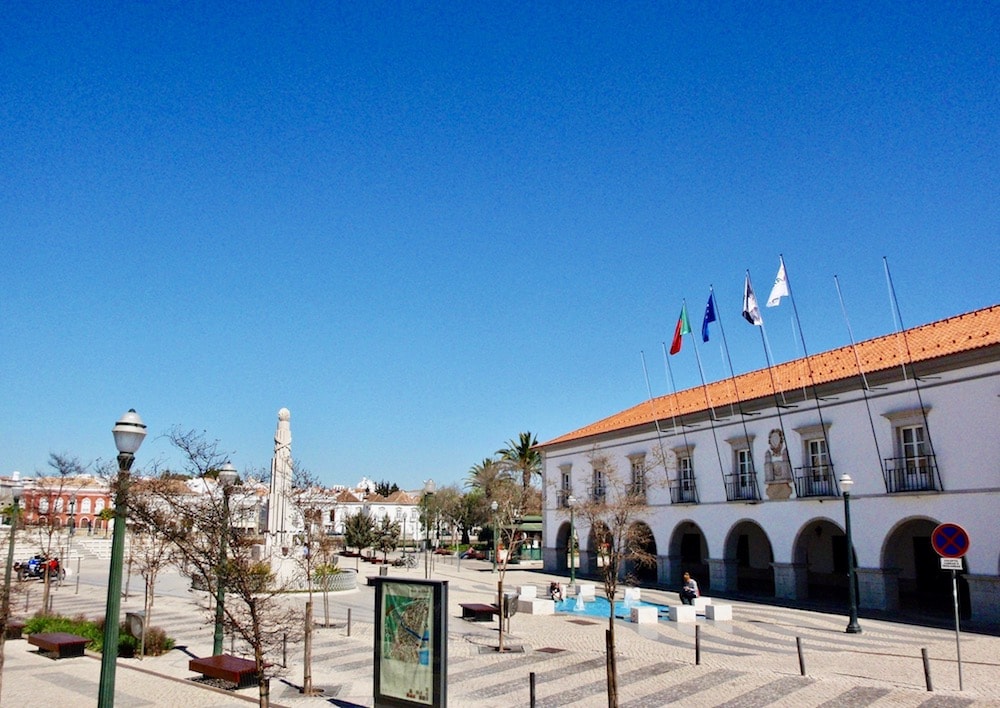 Praça da República, no coração de Tavira, Algarve, Portugal