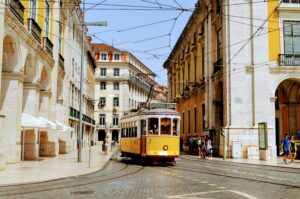 Elétrico no centro da cidade de Lisboa