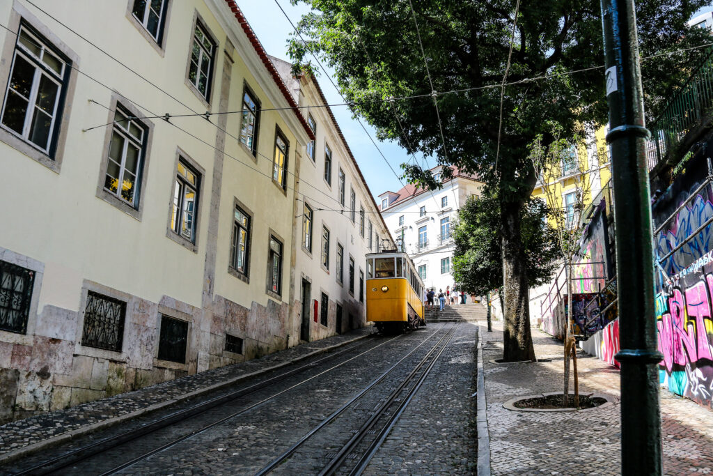 Ascensor da Glória para o Miradouro São Pedro de Alcântara